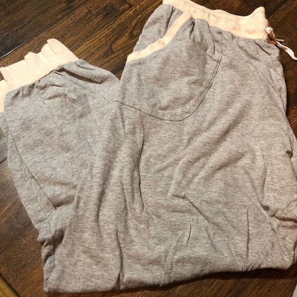 DKNY Gray and light pink pajamas set with draw string and pockets - Picture 5 of 8